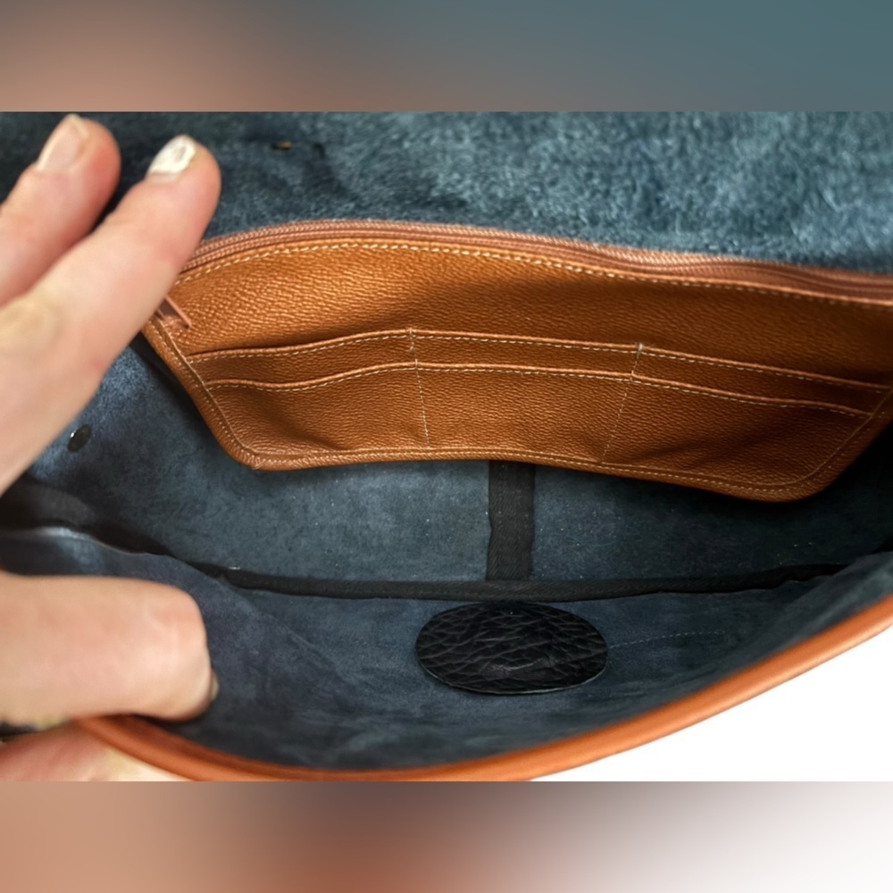 Vintage All Weather Pebbled Leather Dooney & Bourke Deep Navy/Tan Crossbody Bag - Picture 10 of 12